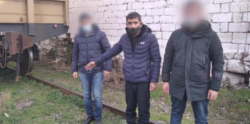 Bakıda ahıl yaşlı kişinin başına daş paçası ilə vuraraq ona qarşı quldurluq edən şəxs saxlanılıb